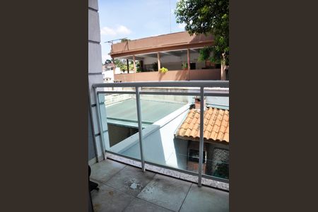 Casa para alugar com 2000m², 2 quartos e 2 vagas Casa para alugar com 2000m², 2 quartos e 2 vagasDetalhe - Varanda do Quarto 02 com Suíte