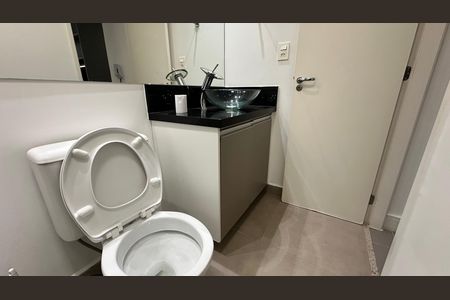 Banheiro da Suíte de apartamento para alugar com 1 quarto, 38m² em Campo Belo, São Paulo