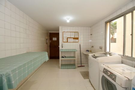 Apartamento para alugar com 28m², 1 quarto e 1 vaga Apartamento para alugar com 28m², 1 quarto e 1 vagaÁrea Comum - Lavanderia