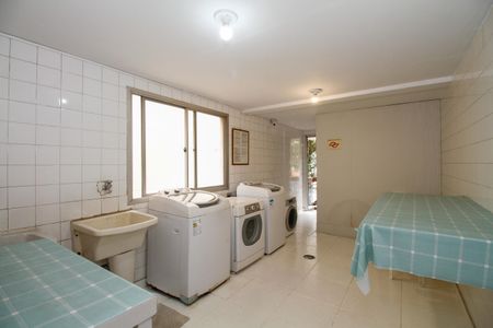 Apartamento para alugar com 28m², 1 quarto e 1 vaga Apartamento para alugar com 28m², 1 quarto e 1 vagaÁrea Comum - Lavanderia