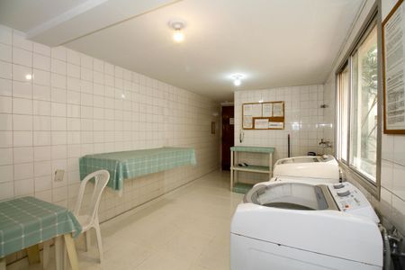 Apartamento para alugar com 28m², 1 quarto e 1 vaga Apartamento para alugar com 28m², 1 quarto e 1 vagaÁrea Comum - Lavanderia