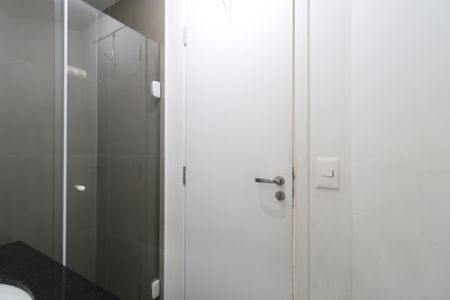 Banheiro de apartamento para alugar com 1 quarto, 30m² em Bom Retiro, São Paulo