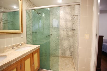 Apartamento para alugar com 130m², 3 quartos e 2 vagasBanheiro da Suíte