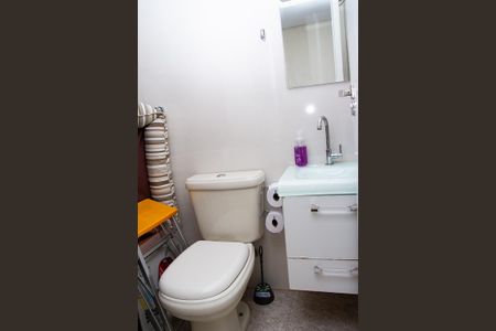 Banheiro de serviço de apartamento à venda com 3 quartos, 215m² em Jardim Avelino, São Paulo