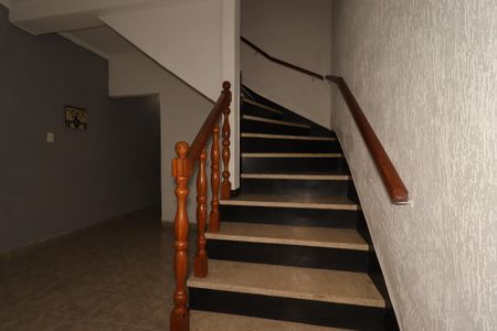 Casa para alugar com 126m², 2 quartos e 2 vagasEscada