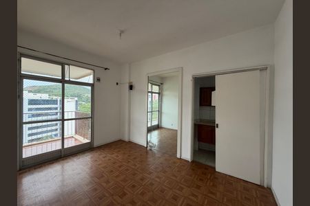 Apartamento à venda com 98m², 2 quartos e 1 vagaSuíte