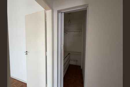 Apartamento à venda com 98m², 2 quartos e 1 vagaCloset