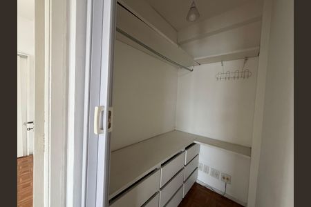 Apartamento à venda com 98m², 2 quartos e 1 vagaCloset