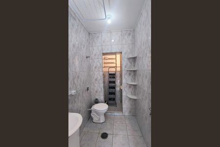 Banheiro de kitnet/studio para alugar com 1 quarto, 40m² em Liberdade, São Paulo