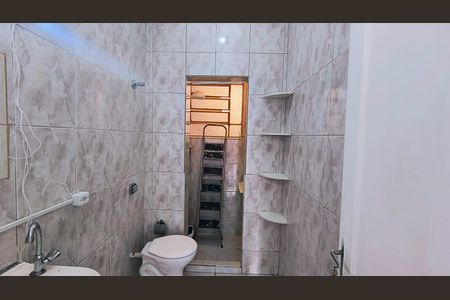 Banheiro de kitnet/studio para alugar com 1 quarto, 40m² em Liberdade, São Paulo