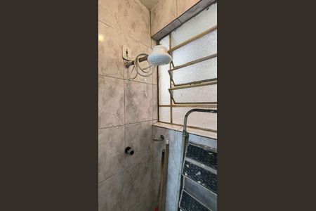 Banheiro de kitnet/studio para alugar com 1 quarto, 40m² em Liberdade, São Paulo