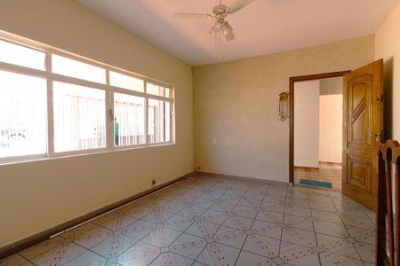 Casa à venda com 250m², 3 quartos e 4 vagasSala