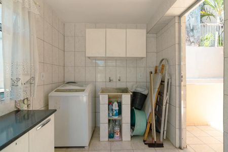 Casa à venda com 250m², 3 quartos e 4 vagasÁrea de Serviço