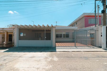 Casa à venda com 250m², 3 quartos e 4 vagasFachada