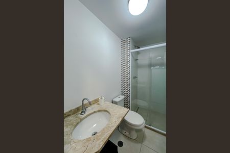 Apartamento para alugar com 68m², 2 quartos e 1 vaga Apartamento para alugar com 68m², 2 quartos e 1 vagaBanheiro social