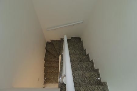 Casa para alugar com 118m², 3 quartos e 2 vagasCorredor para o segundo piso