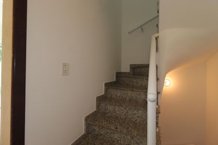 Casa para alugar com 118m², 3 quartos e 2 vagasCorredor para o segundo piso