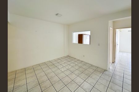 Sala de apartamento para alugar com 2 quartos, 65m² em Barreiros, São José