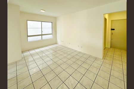 Apartamento para alugar com 2 quartos, 65m² em Barreiros, São José