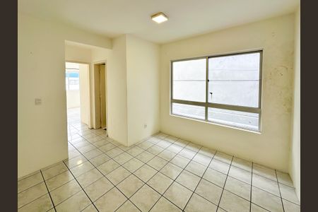 Sala de apartamento para alugar com 2 quartos, 65m² em Barreiros, São José