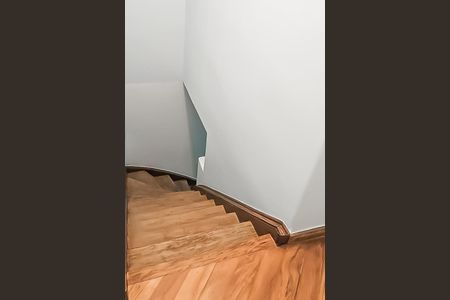 Escada de casa à venda com 3 quartos, 155m² em Perdizes, São Paulo