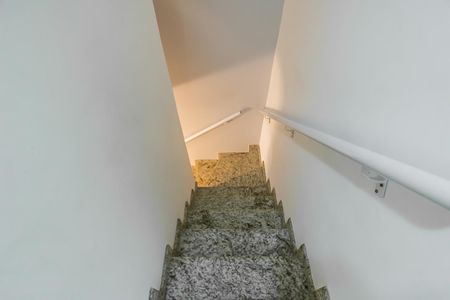 Casa para alugar com 120m², 2 quartos e 1 vagaEscada