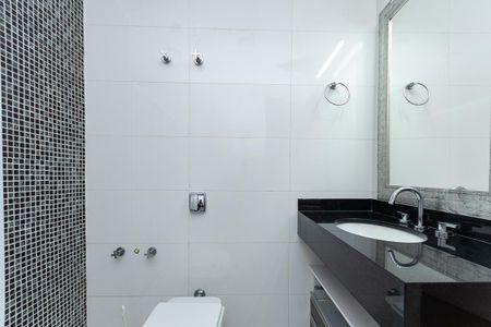 Apartamento à venda com 110m², 2 quartos e 1 vaga Apartamento à venda com 110m², 2 quartos e 1 vagaBanheiro Social