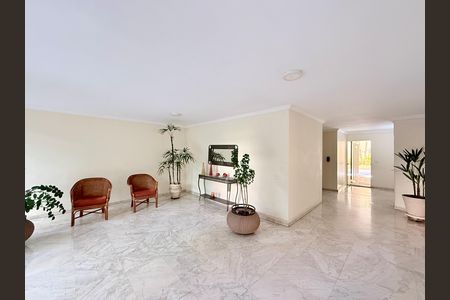 Apartamento à venda com 150m², 3 quartos e 1 vaga Apartamento à venda com 150m², 3 quartos e 1 vagaHall Social Apartamento