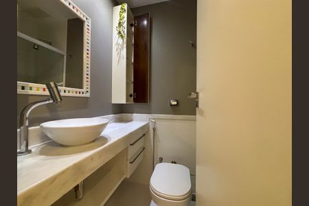 Apartamento para alugar com 83m², 2 quartos e 1 vaga Apartamento para alugar com 83m², 2 quartos e 1 vagaBanheiro social