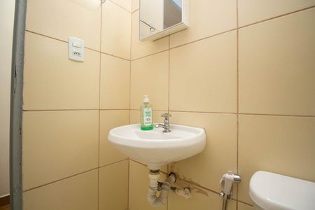 Banheiro Social de kitnet/studio para alugar com 1 quarto, 40m² em Asa Norte, Brasília