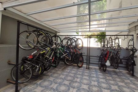 Bicicletário de apartamento para alugar com 2 quartos, 45m² em Bela Vista, São Paulo