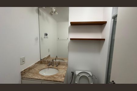 Apartamento para alugar com 48m², 1 quarto e 1 vaga Apartamento para alugar com 48m², 1 quarto e 1 vagaBanheiro social