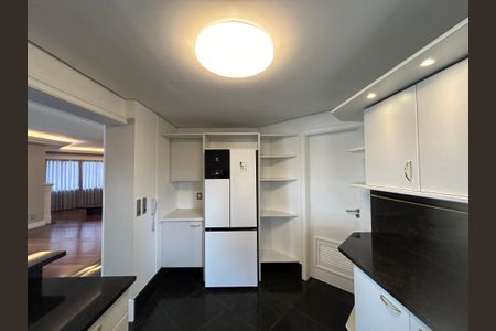 Apartamento para alugar com 169m², 3 quartos e 2 vagas Apartamento para alugar com 169m², 3 quartos e 2 vagasCozinha