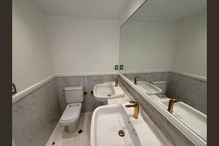 Apartamento para alugar com 169m², 2 quartos e 2 vagas Apartamento para alugar com 169m², 2 quartos e 2 vagasBanheiro da Suíte