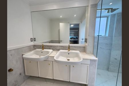 Apartamento para alugar com 169m², 2 quartos e 2 vagas Apartamento para alugar com 169m², 2 quartos e 2 vagasBanheiro da Suíte