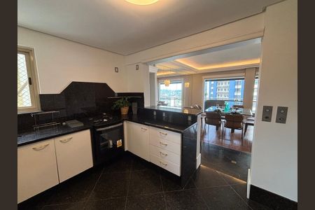 Apartamento para alugar com 169m², 2 quartos e 2 vagas Apartamento para alugar com 169m², 2 quartos e 2 vagasCozinha