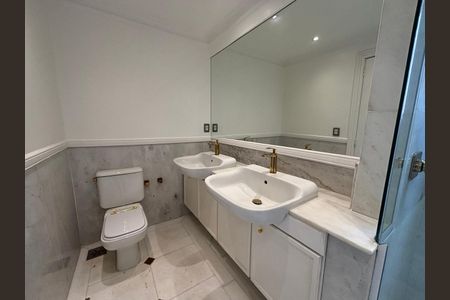 Apartamento para alugar com 169m², 2 quartos e 2 vagas Apartamento para alugar com 169m², 2 quartos e 2 vagasBanheiro da Suíte