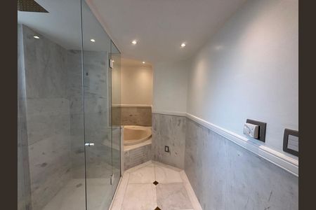 Apartamento para alugar com 169m², 2 quartos e 2 vagas Apartamento para alugar com 169m², 2 quartos e 2 vagasBanheiro da Suíte