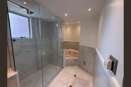 Apartamento para alugar com 169m², 2 quartos e 2 vagas Apartamento para alugar com 169m², 2 quartos e 2 vagasBanheiro da Suíte