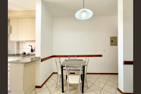 Sala de apartamento para alugar com 1 quarto, 65m² em Canasvieiras, Florianópolis