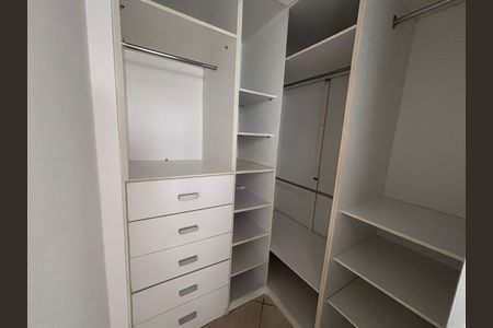 Apartamento para alugar com 120m², 3 quartos e 2 vagas Apartamento para alugar com 120m², 3 quartos e 2 vagasCloset do quarto 3