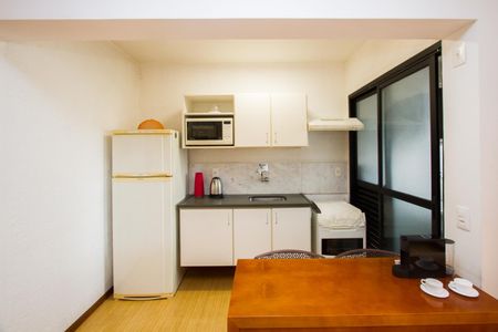 Sala/cozinha de apartamento para alugar com 1 quarto, 45m² em Chácara Itaim, São Paulo