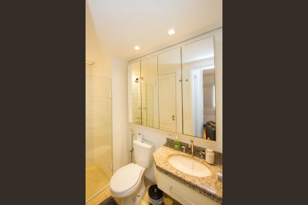 Banheiro de apartamento à venda com 1 quarto, 45m² em Chácara Itaim, São Paulo