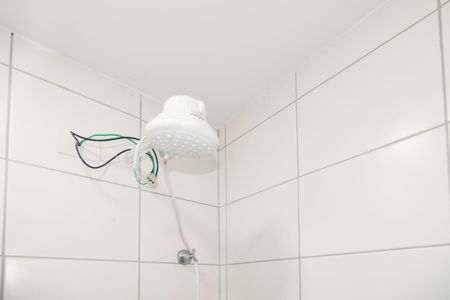 Banheiro social de kitnet/studio para alugar com 1 quarto, 26m² em Bela Vista, São Paulo