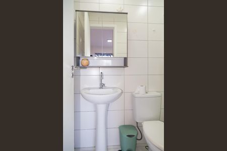 Banheiro social de kitnet/studio para alugar com 1 quarto, 26m² em Bela Vista, São Paulo