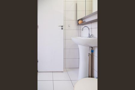 Banheiro social de kitnet/studio para alugar com 1 quarto, 26m² em Bela Vista, São Paulo