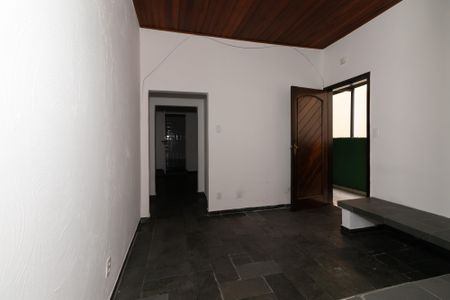 Casa à venda com 145m², 4 quartos e 2 vagasSala