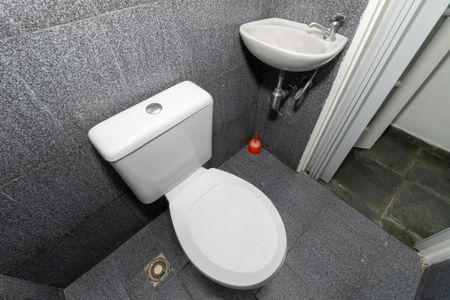 Casa à venda com 145m², 4 quartos e 2 vagasEdícula - Banheiro