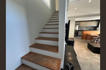 Apartamento à venda com 78m², 1 quarto e 2 vagas Apartamento à venda com 78m², 1 quarto e 2 vagasEscada