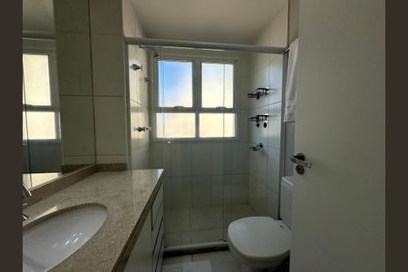 Apartamento à venda com 78m², 1 quarto e 2 vagas Apartamento à venda com 78m², 1 quarto e 2 vagasBanheiro da Suíte